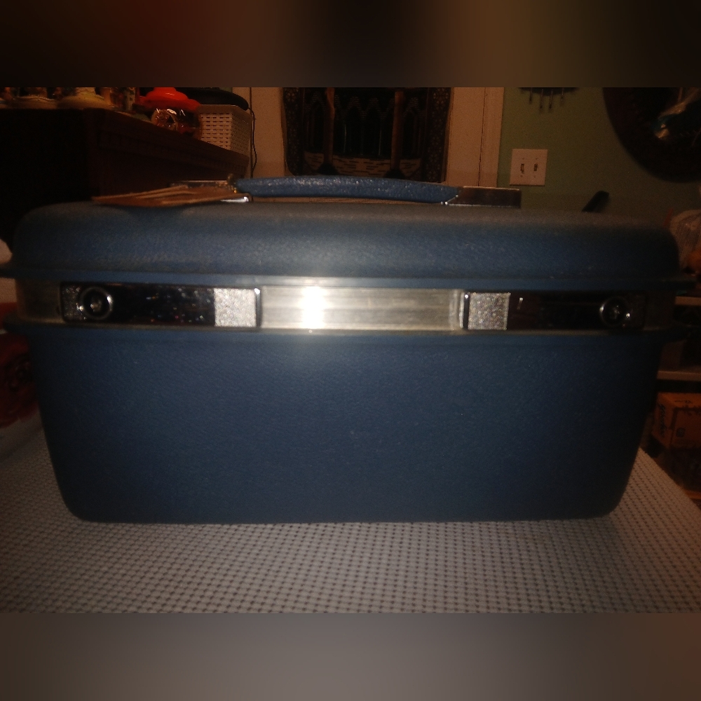 Vintage Samsonite Cosmetic Case. Suitcase W/ Ray And Name Tag.